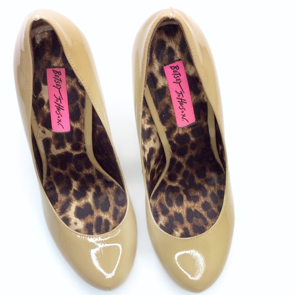Betsey Johnson pumps - Nude heels - Tan heel shoes