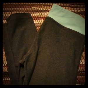 Cropped reversible leggings.