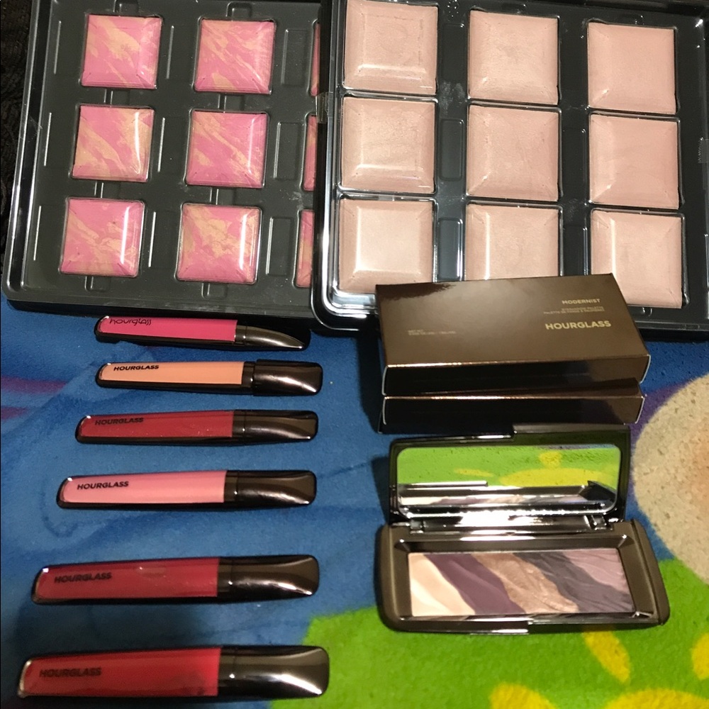 makeup HOURGLASS - Picture 3 of 3