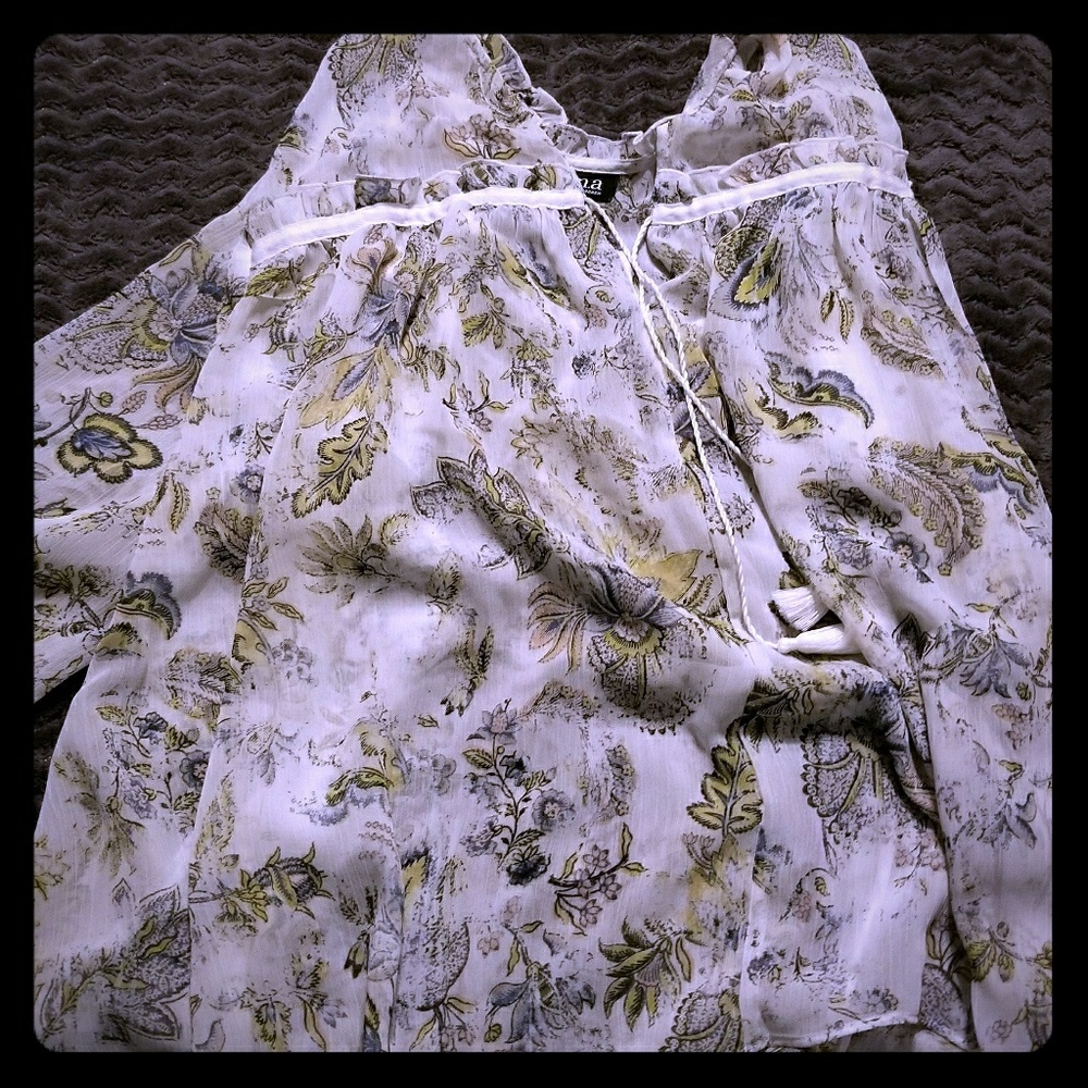 Flowy floral blouse