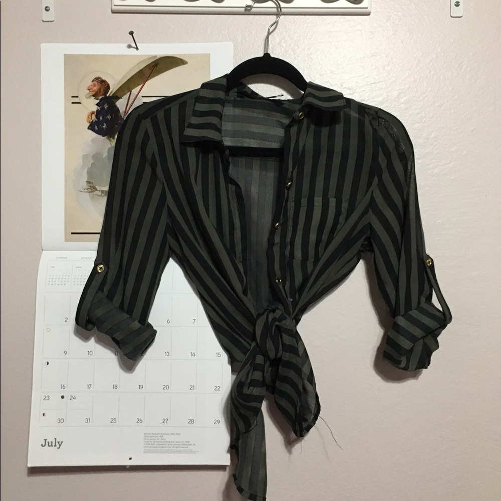 GORGEOUS ARMY GREEN STRIPED BUTTON DOWN