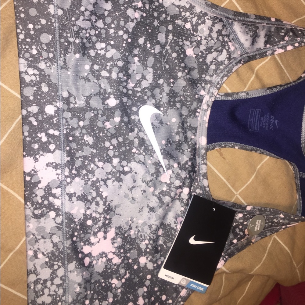 Nike women's sports bra size Large, brand new