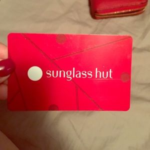 Value of 200$ sunglasses hut card SELLING for 110$