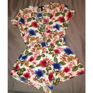 🌷 gorgeous floral f21 romper 🌷