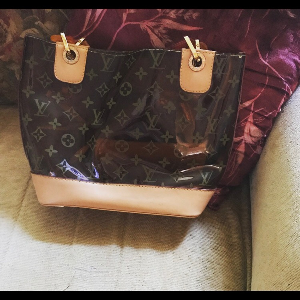 NON AUTHENTIC LOUIS VUITTON HANDBAG
