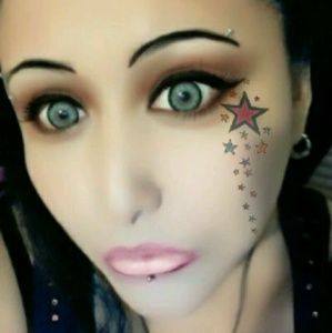 Meet your Posher, Esmeralda