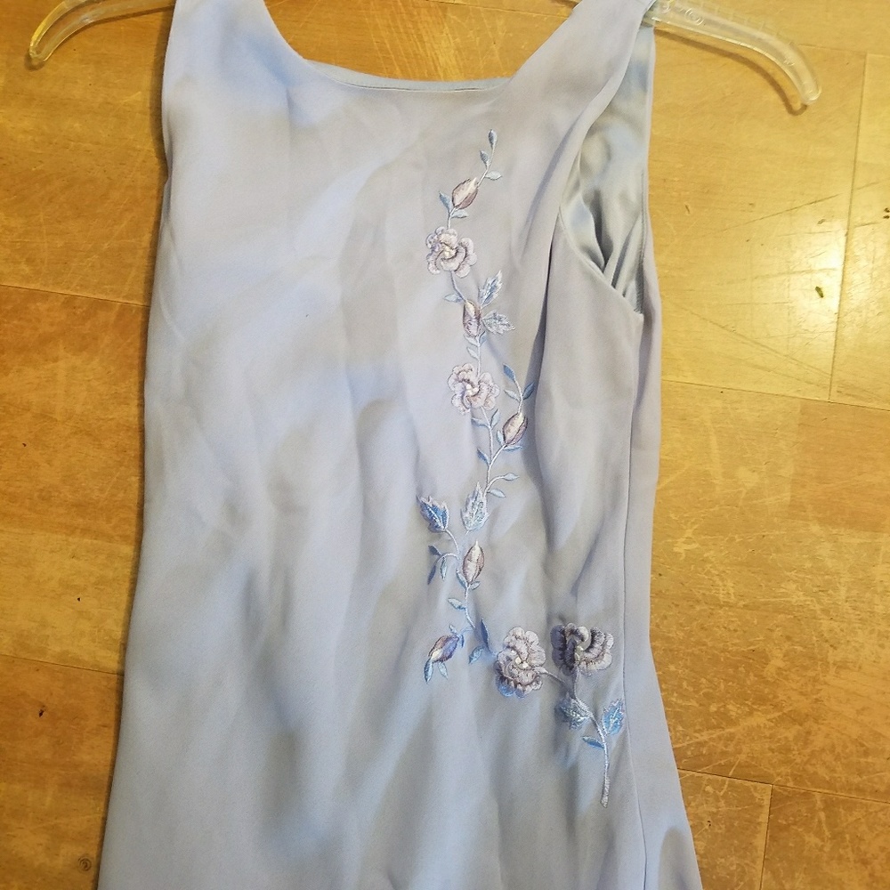 Alyn Paige Lavender gown - Picture 3 of 6