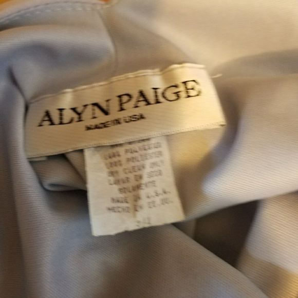 Alyn Paige Lavender gown - Picture 6 of 6