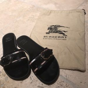 BURBERRY Patent Leather Slide size 10