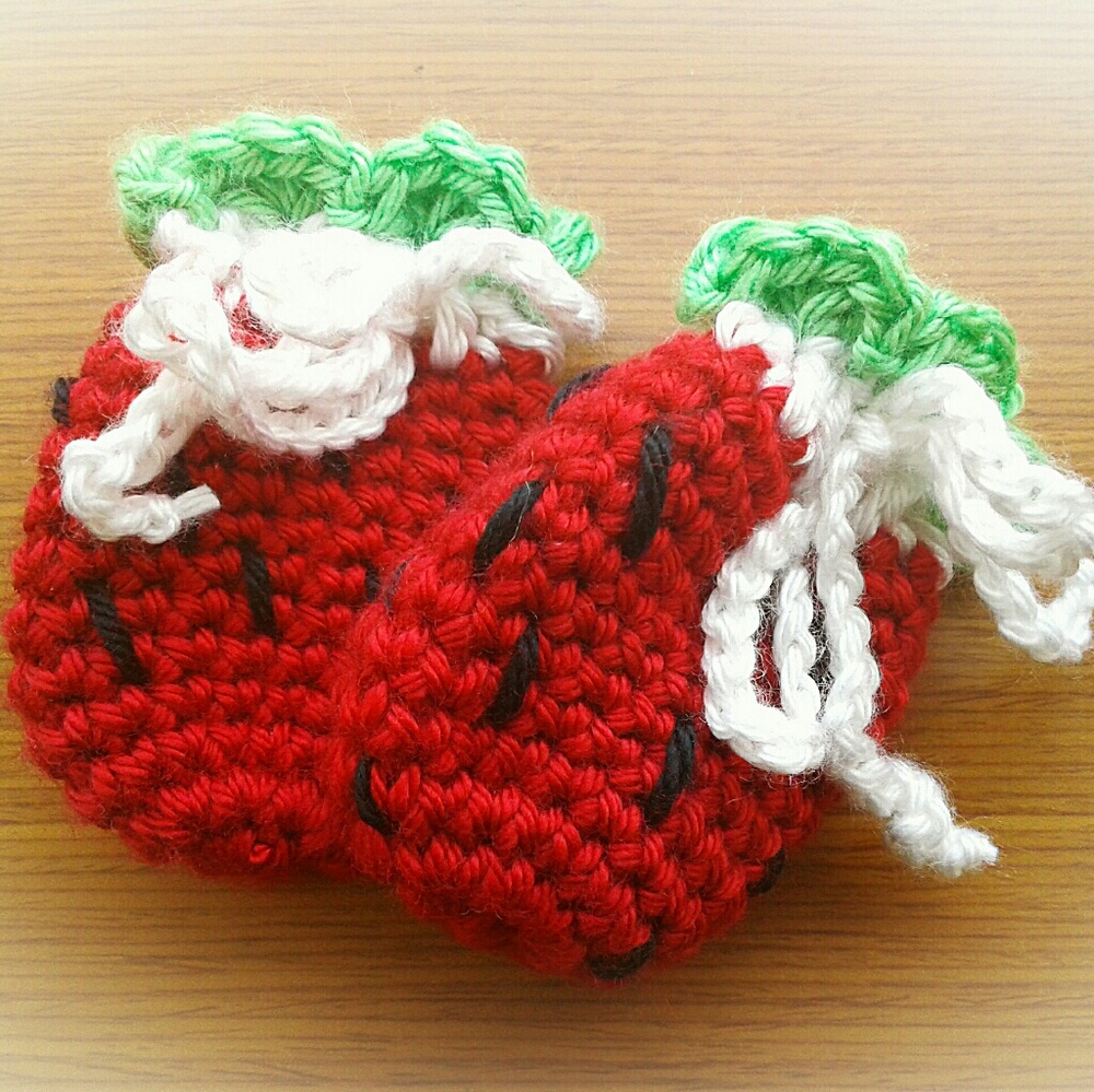 Crochet Baby Mittens - Picture 2 of 3