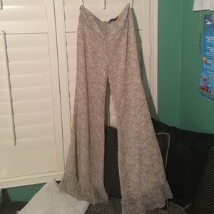 Floral Ruffle Hem Pants 🌸