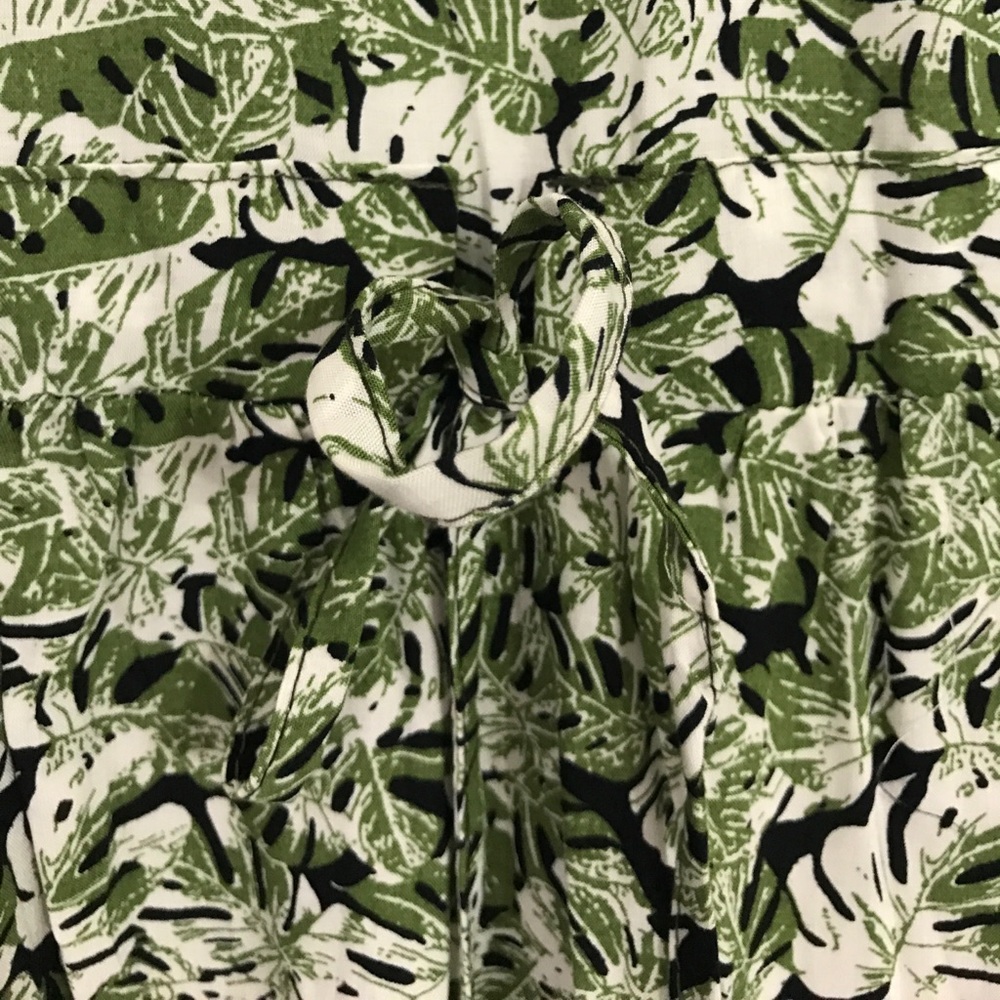 Green Leaf Pattern Sundress - Picture 3 of 6