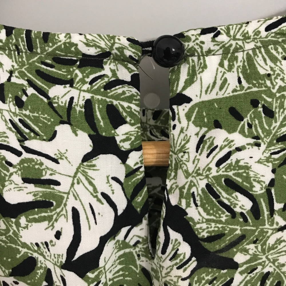 Green Leaf Pattern Sundress - Picture 4 of 6