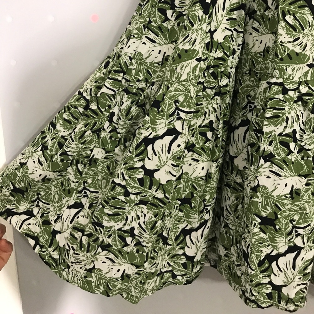 Green Leaf Pattern Sundress - Picture 5 of 6