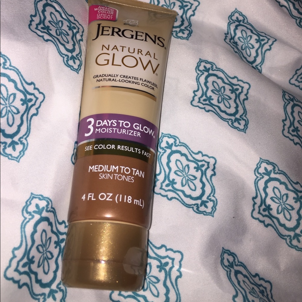 BRAND NEW JERGENS NATURAL GLOW👑