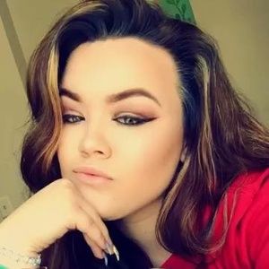 Meet your Posher, Jenika