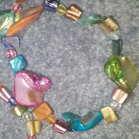3 Colored shell bracelets - Picture 3 of 5