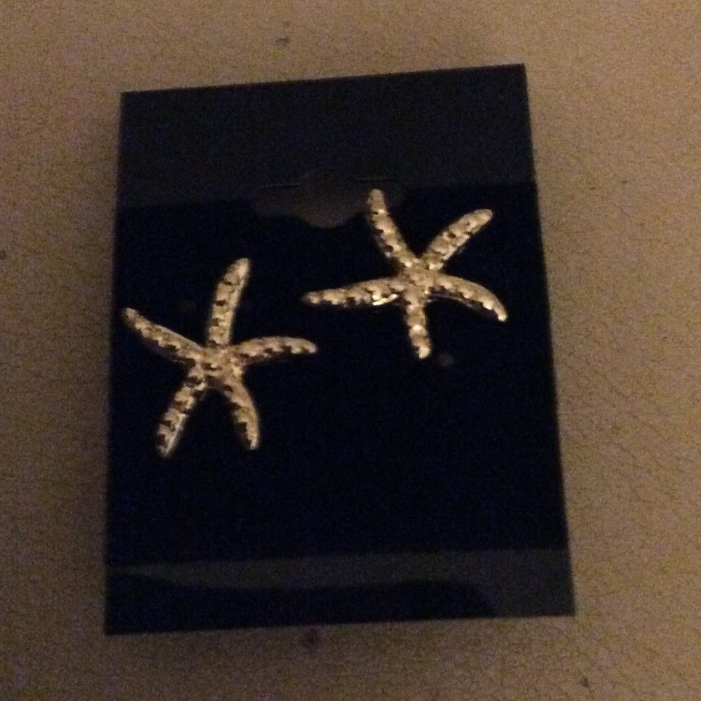 SUPER SWEET GOLD STARFISH STUDS NWT