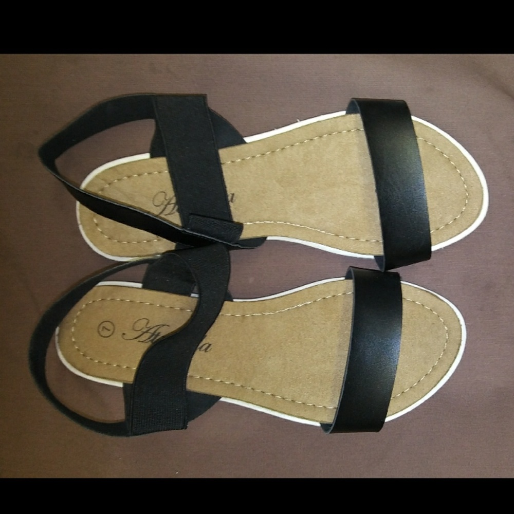 New in box Women's Black Sandal