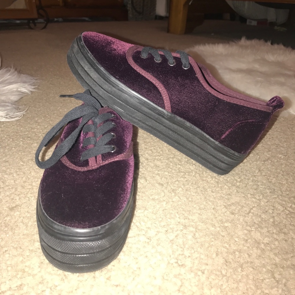 NEVER WORN ‼️VELVET PLATFORM SHOES
