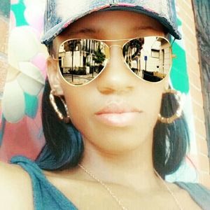 Meet your Posher, Johnel