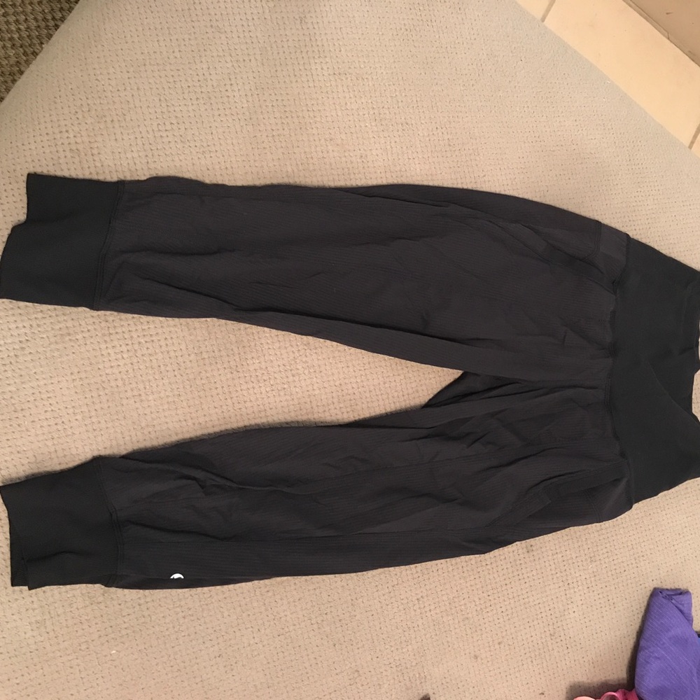 Lululemon dance studio crops 7/8 pants sz 2