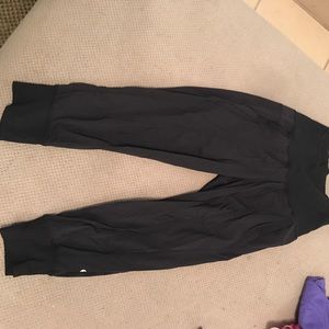 Lululemon dance studio crops 7/8 pants sz 2