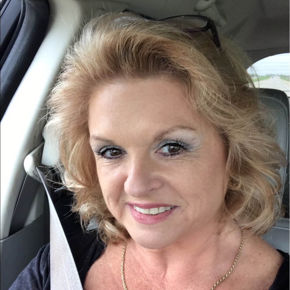 Meet your Posher, Dena