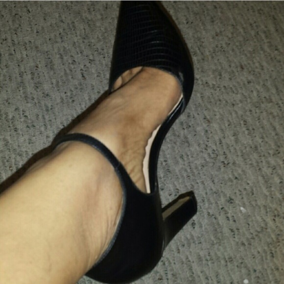 Black Cynthia Rowley Heels - Picture 4 of 4