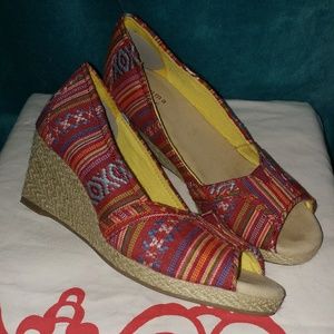 Super cute wedges! Size 8