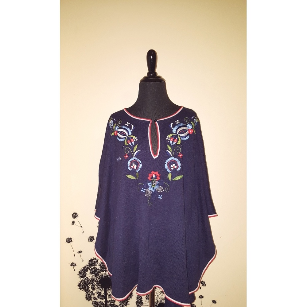 🌹Navyblue Poncho w/stitched floral pattern🌹