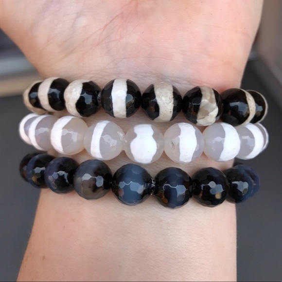 Striped Agate Buddha Beaded stretch Bracelet - Picture 11 of 12