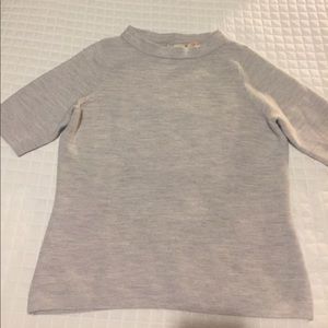 Light gray short sleeved sweater top.
