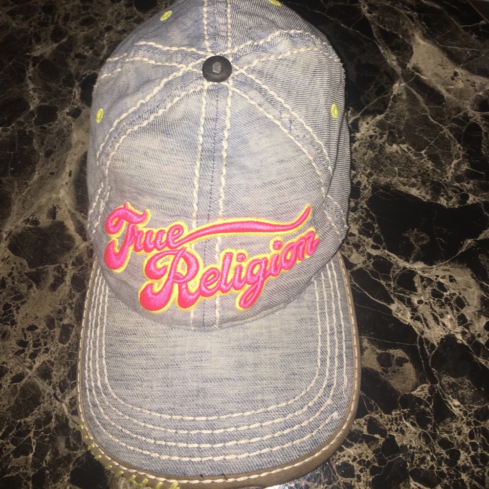 Authentic used true religion hat ! Gently used
