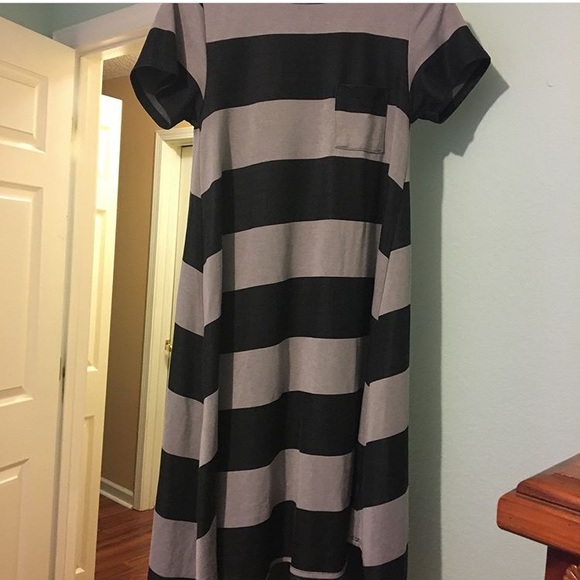 LuLaRoe Dresses & Skirts - Lularoe Carly dress XS