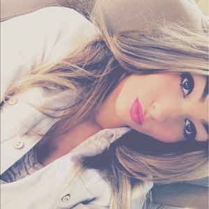 Meet your Posher, Holly