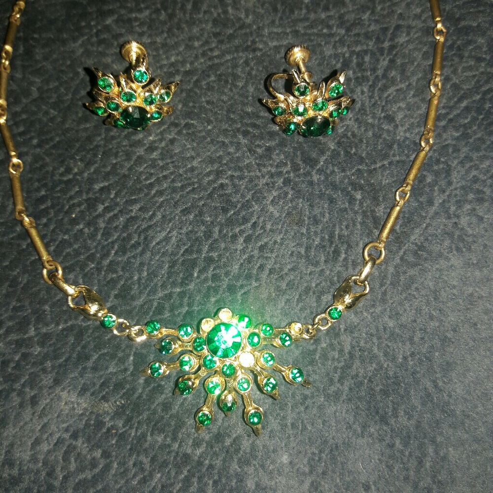 Vintage costume jewelry. Unsigned coro