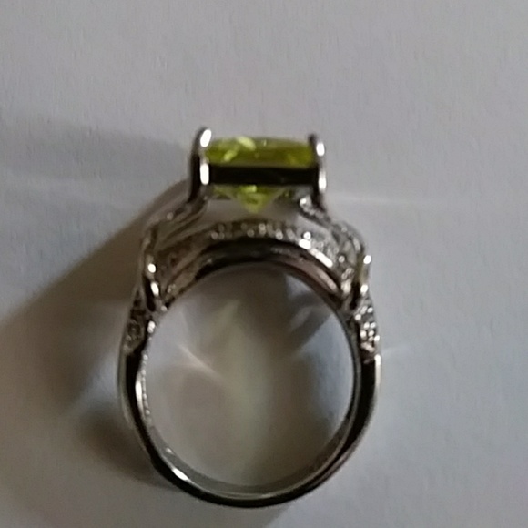 Peridot ring - Picture 3 of 4