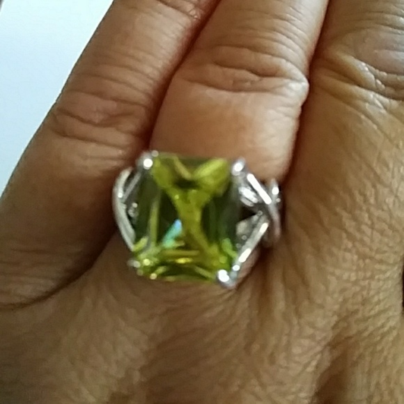 Peridot ring - Picture 4 of 4