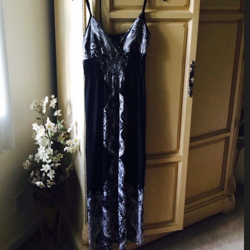 ⬇️⬇️⬇️SNAP Maxi Dress NWOT