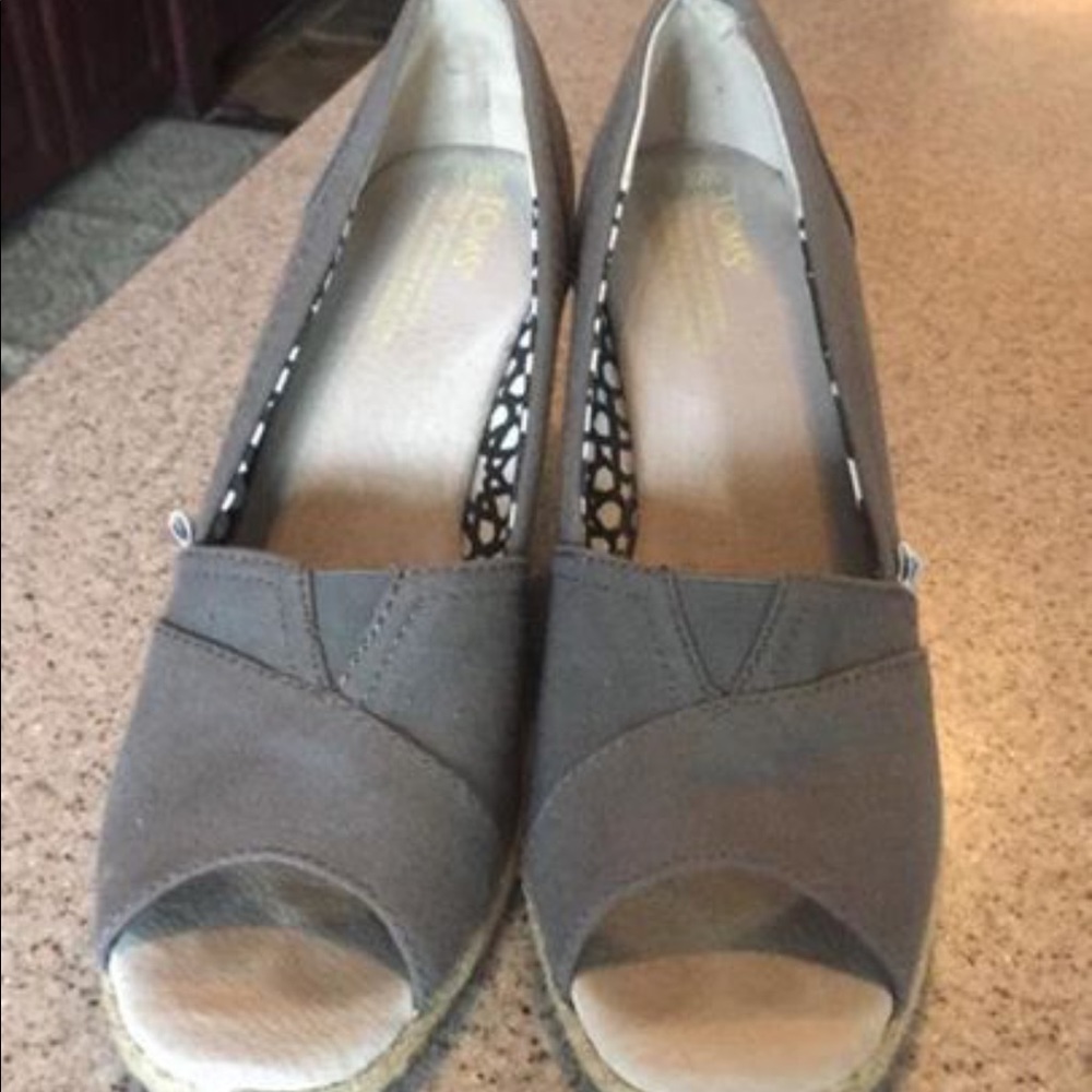 Ladies Tom's Wedge shoes