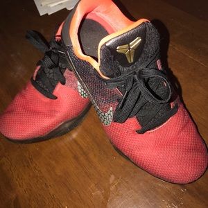 Kobe 11 (black and red)