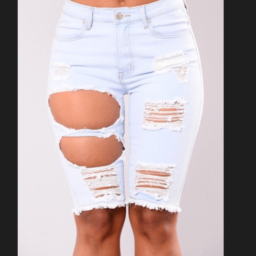 Fashion Nova distressed Bermuda shorts NWT