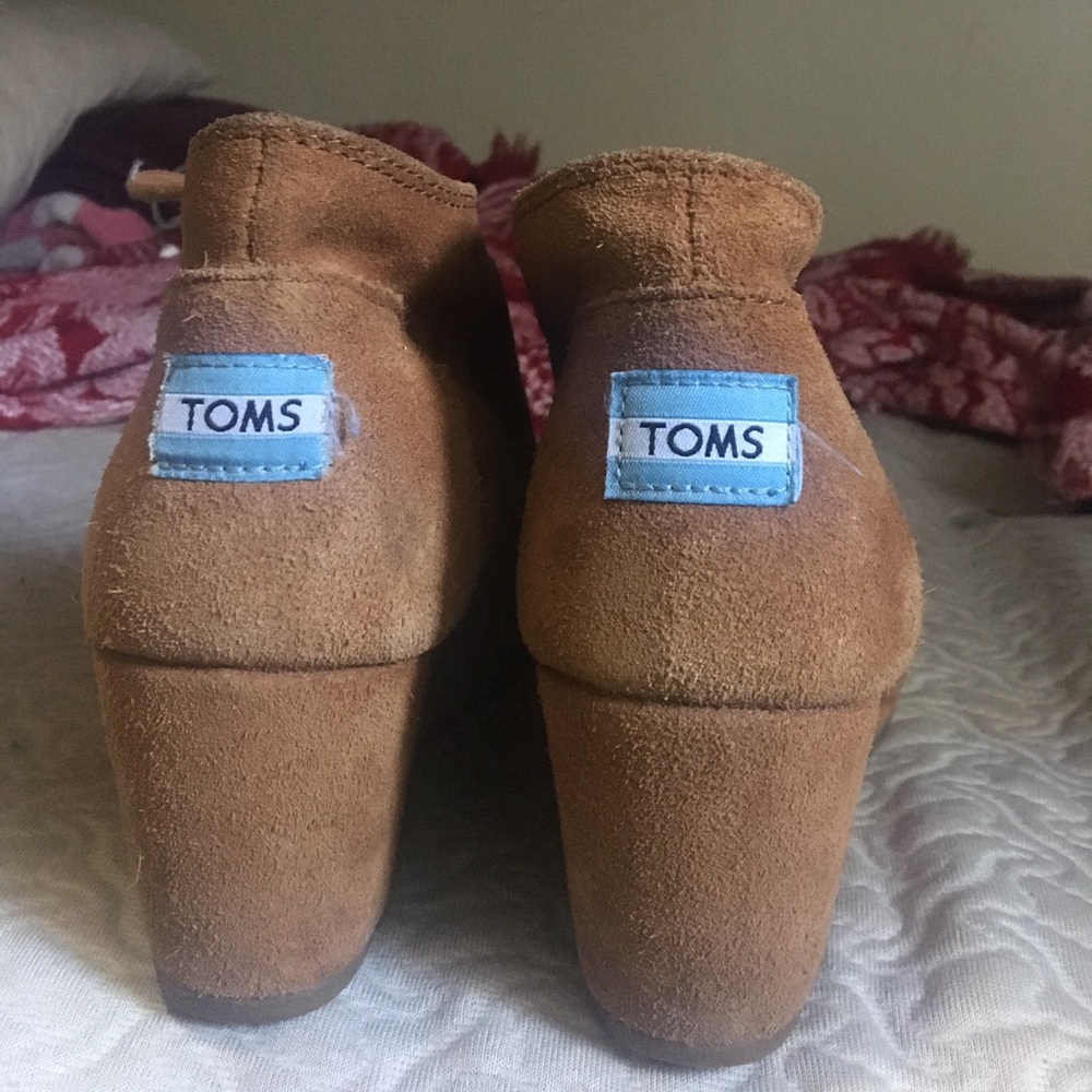 TOMS Suede Desert Wedges Bootie Chestnut