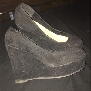 Black Wedges