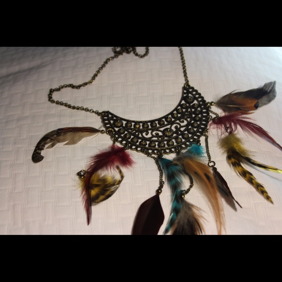 Feathered statement necklace - Picture 2 of 2