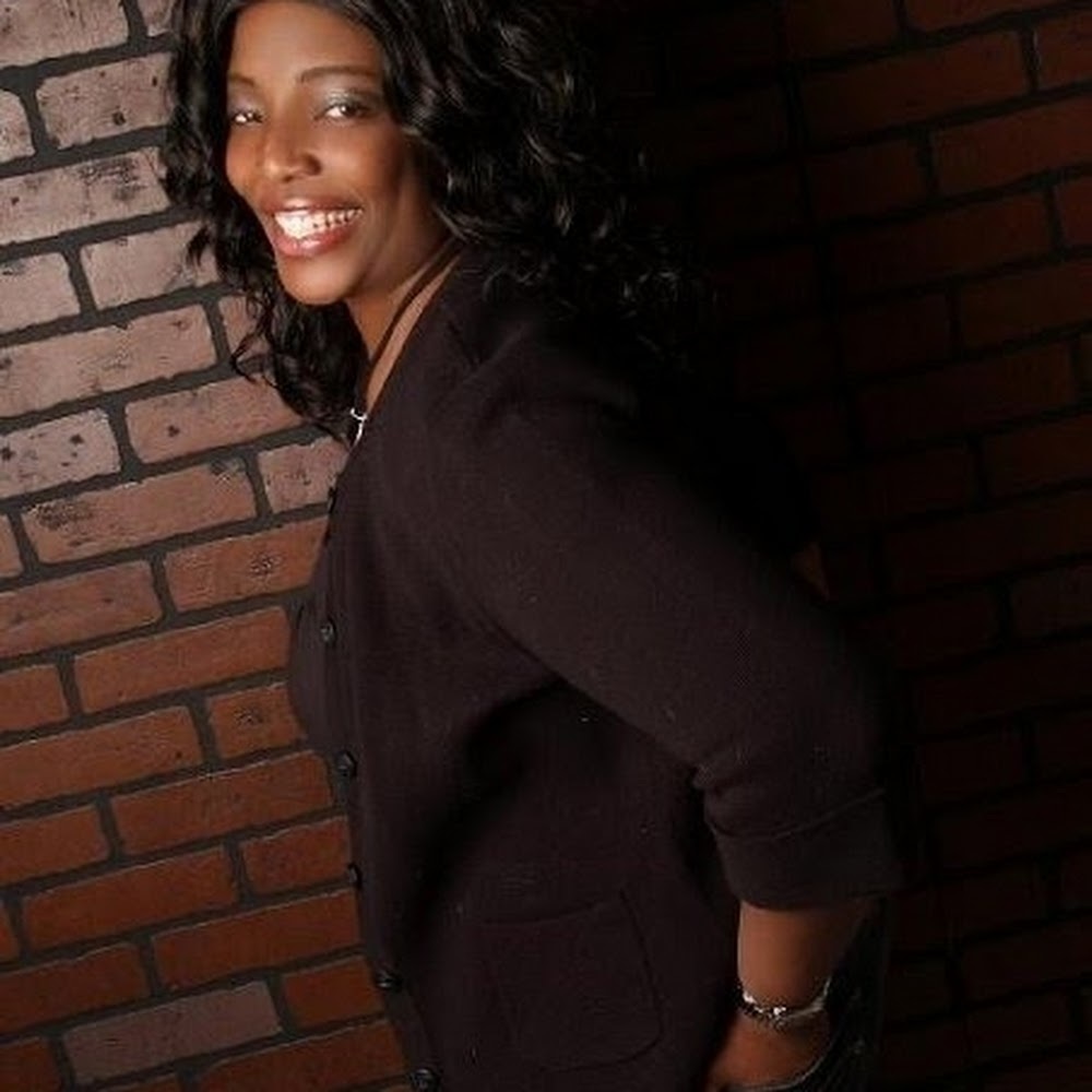 Meet your Posher, Loni