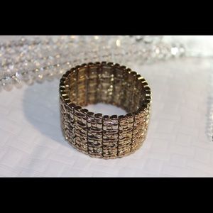 Comfortable stretchy gold bracelet
