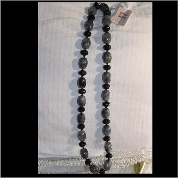 NWT gray & black long beaded necklace - Picture 2 of 2