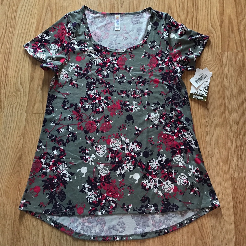 NWT LULAROE DISNEY XS CLASSIC T